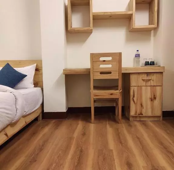 پانسیون Awale House