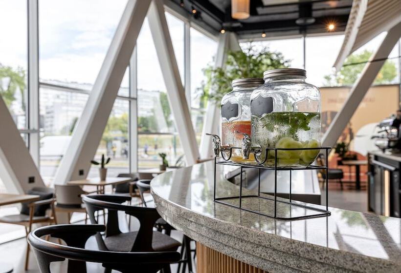 هتل Best Western Mtreize Paris Asnieres