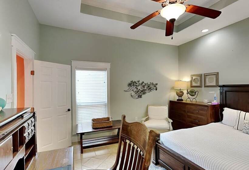 Mustang Isle Beach Bungalow 2