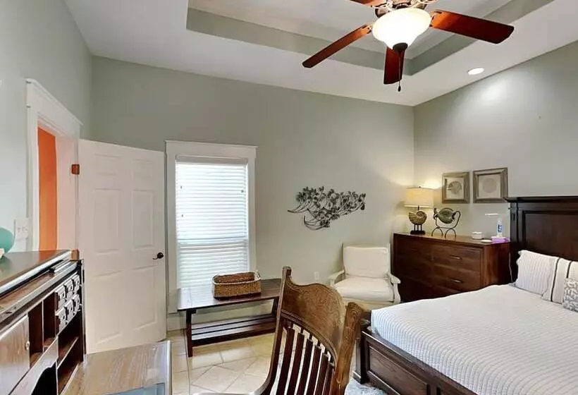 Mustang Isle Beach Bungalow 2