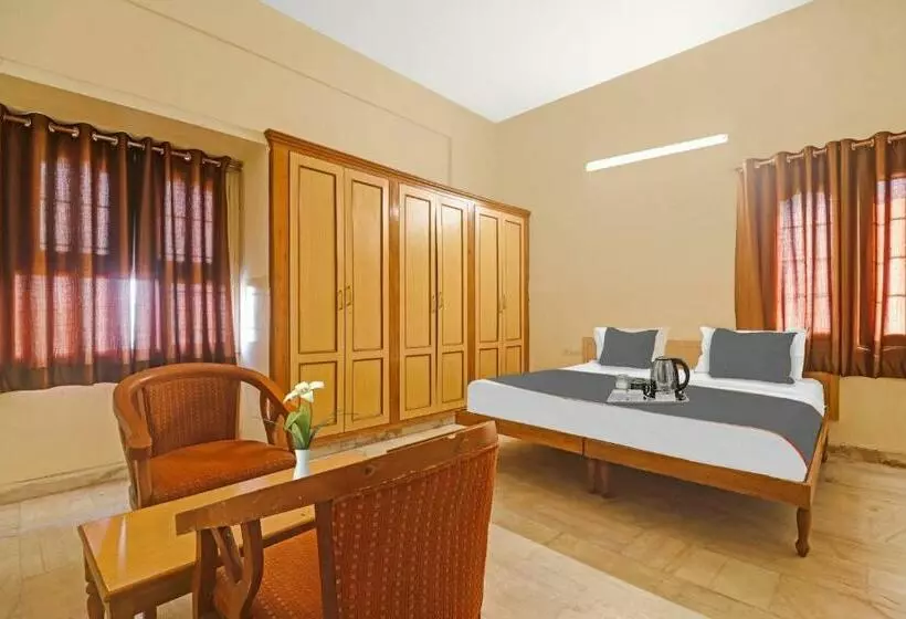 ホテル Capital O Samrat Palace Near Nampally Station