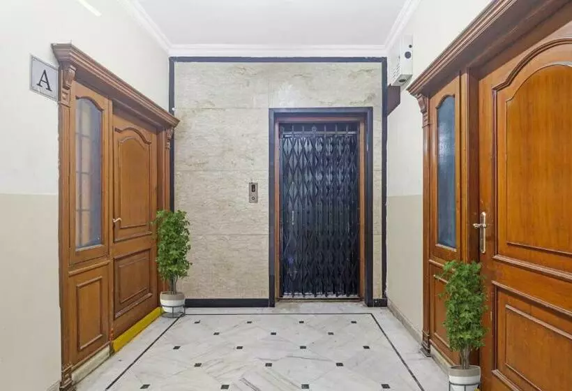 ホテル Capital O Samrat Palace Near Nampally Station