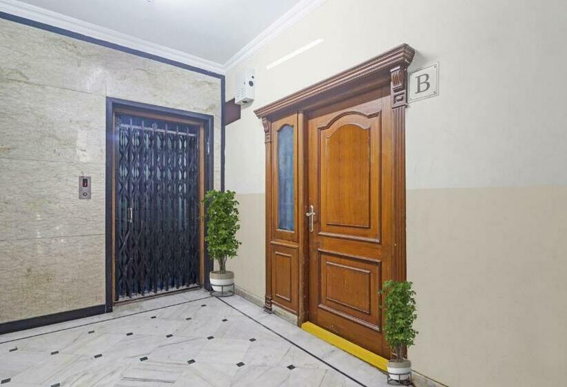 فندق Capital O Samrat Palace Near Nampally Station