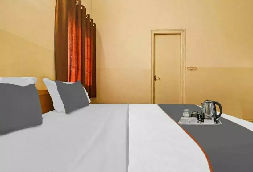 ホテル Capital O Samrat Palace Near Nampally Station