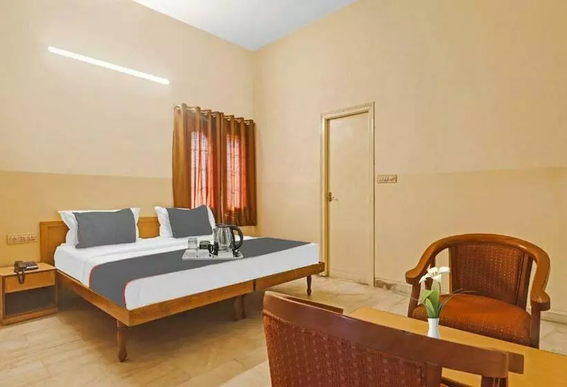 ホテル Capital O Samrat Palace Near Nampally Station