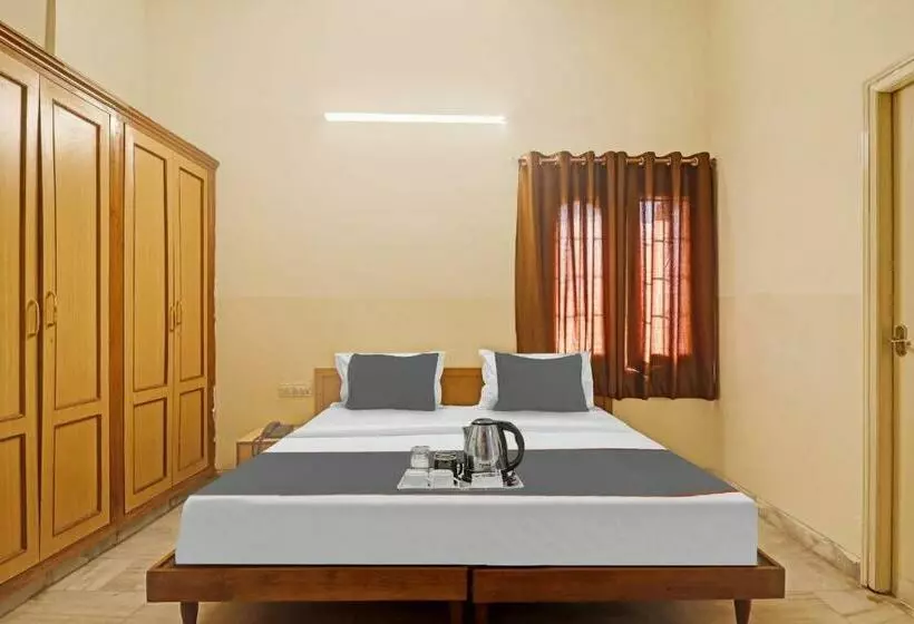 ホテル Capital O Samrat Palace Near Nampally Station