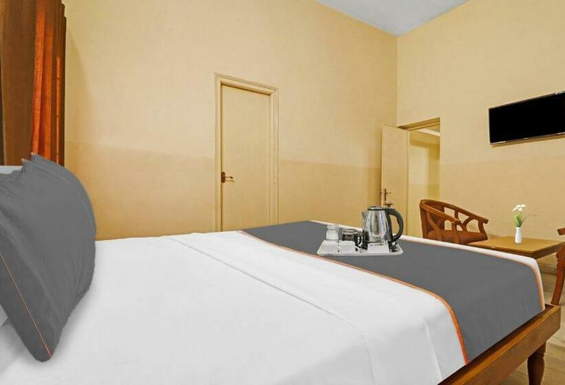 فندق Capital O Samrat Palace Near Nampally Station