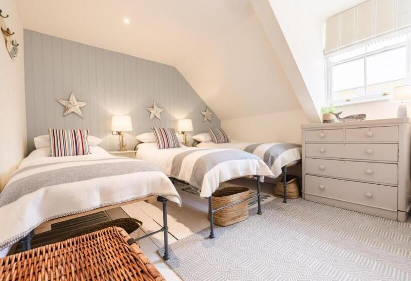 Chart House Sleeps 6