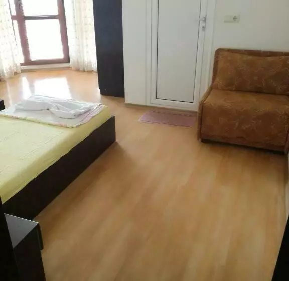 Hotelli къща за гости деневи