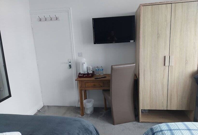 펜션 Room In Guest Room   Apple House Wembley   Family Room With Shared Bathroom