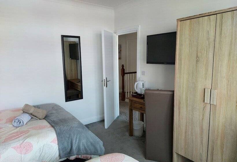 펜션 Room In Guest Room   Apple House Wembley   Family Room With Shared Bathroom