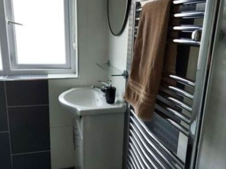 펜션 Room In Guest Room   Apple House Wembley   Family Room With Shared Bathroom