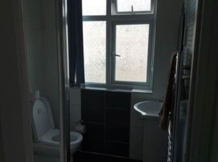 펜션 Room In Guest Room   Apple House Wembley   Family Room With Shared Bathroom