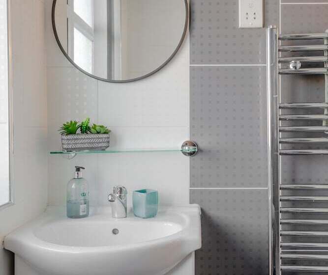 펜션 Room In Guest Room   Apple House Wembley   Family Room With Shared Bathroom