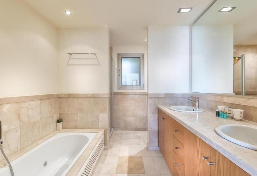 Romen 2 2 Penthouse Sea View & Jacuzzi 2b