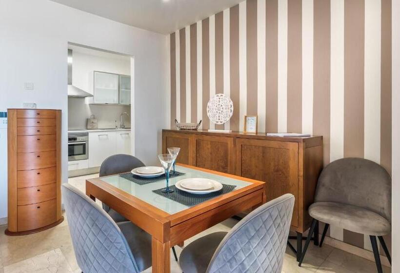 Romen 2 2 Penthouse Sea View & Jacuzzi 2b