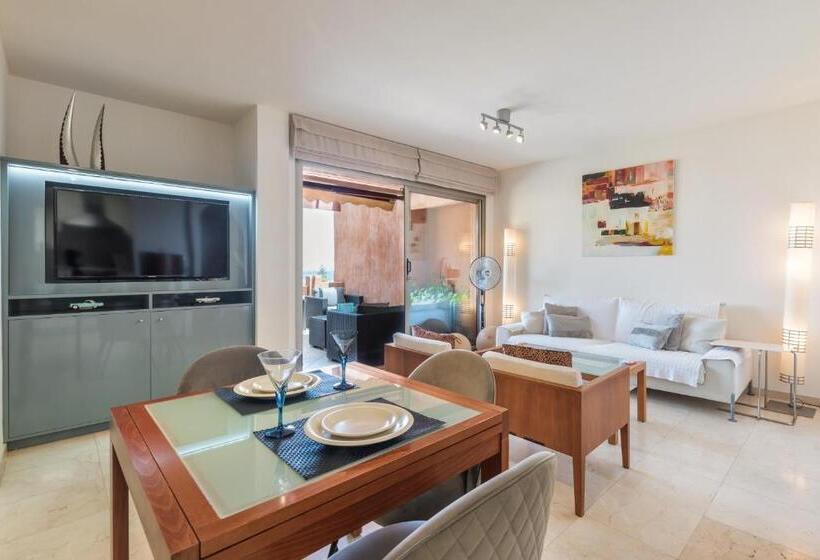 Romen 2 2 Penthouse Sea View & Jacuzzi 2b