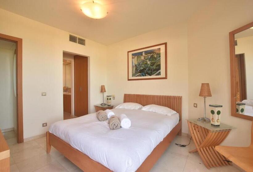 Romen 2 2 Penthouse Sea View & Jacuzzi 2b