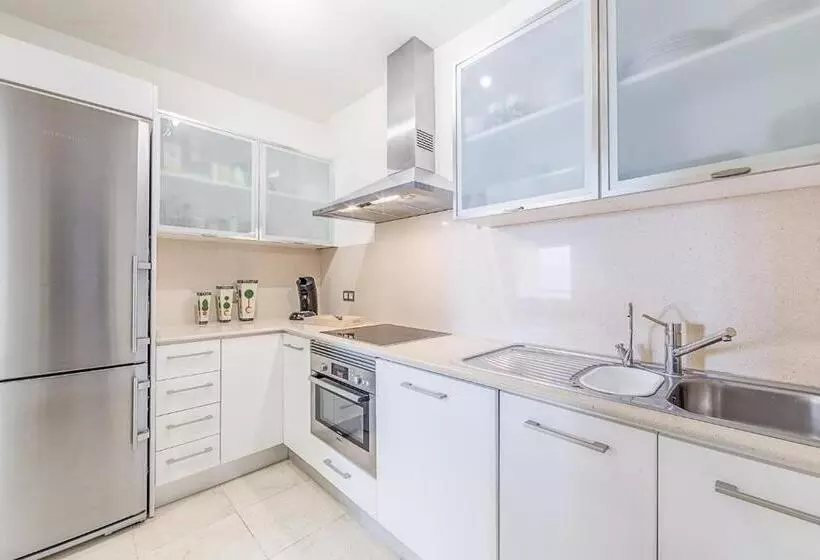 Romen 2 2 Penthouse Sea View & Jacuzzi 2b