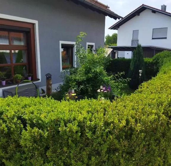 Aussergewöhnliche Atelierferienwohnung Mit Balkon An Der Donau