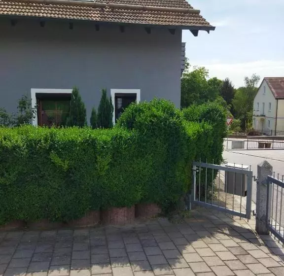 Aussergewöhnliche Atelierferienwohnung Mit Balkon An Der Donau