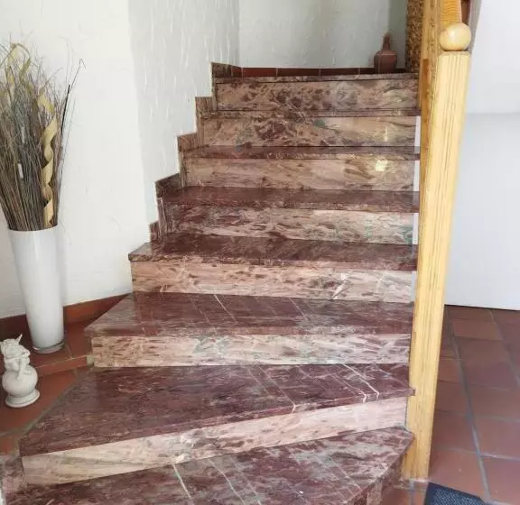 Aussergewöhnliche Atelierferienwohnung Mit Balkon An Der Donau