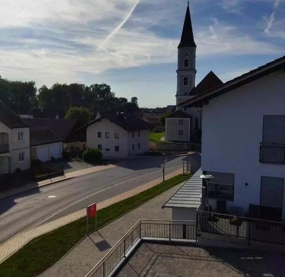 Aussergewöhnliche Atelierferienwohnung Mit Balkon An Der Donau