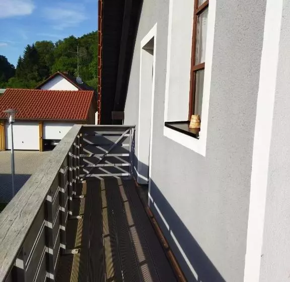 Aussergewöhnliche Atelierferienwohnung Mit Balkon An Der Donau