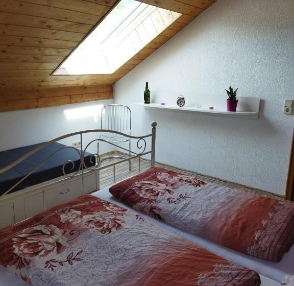 Aussergewöhnliche Atelierferienwohnung Mit Balkon An Der Donau