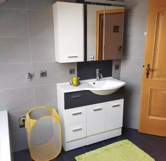 Aussergewöhnliche Atelierferienwohnung Mit Balkon An Der Donau