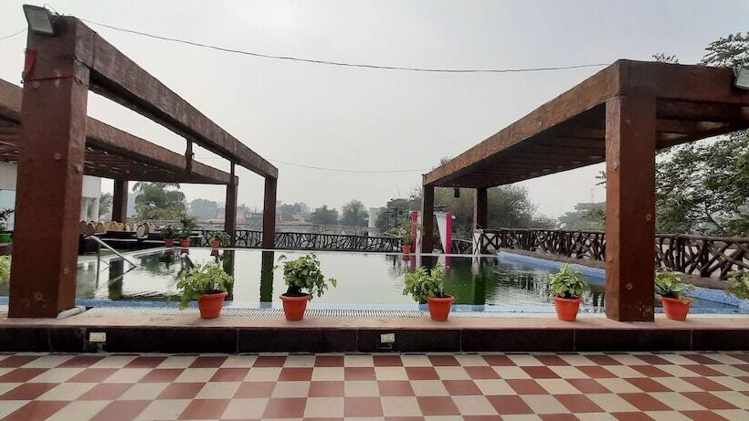 Sparsh Hotel & Resort By Spree