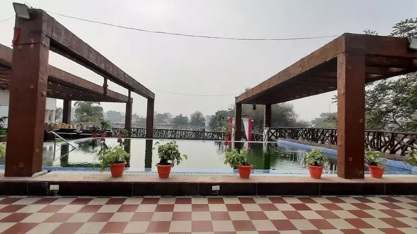 Sparsh Hotel & Resort By Spree