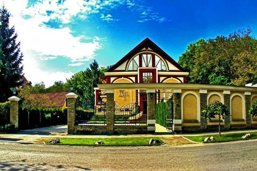 هتل Vila Lago