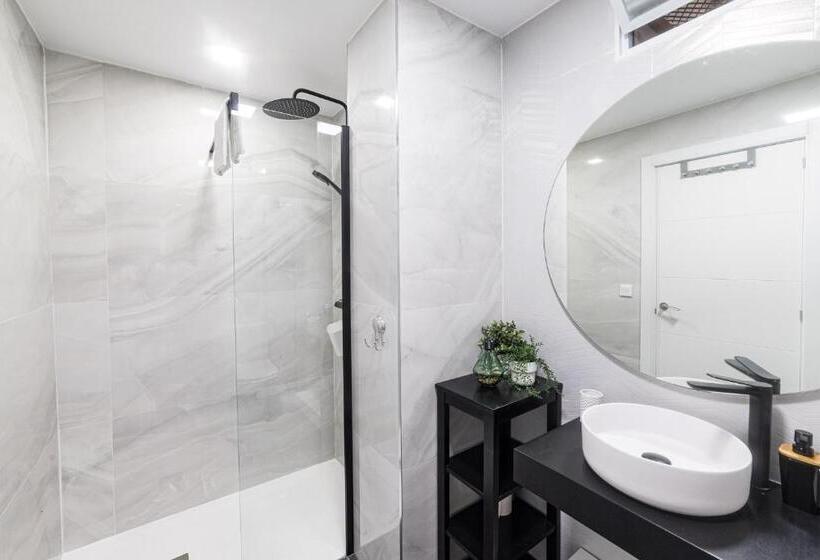 Moonkey   Apto. Albéniz, Con Acogedor Patio