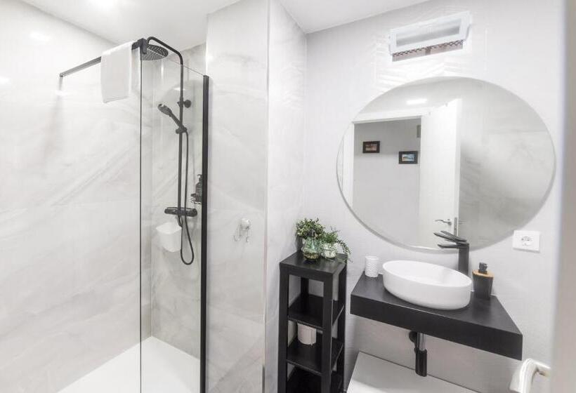 Moonkey   Apto. Albéniz, Con Acogedor Patio