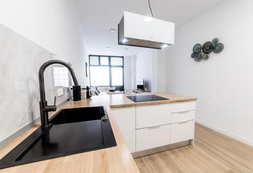 Moonkey   Apto. Albéniz, Con Acogedor Patio