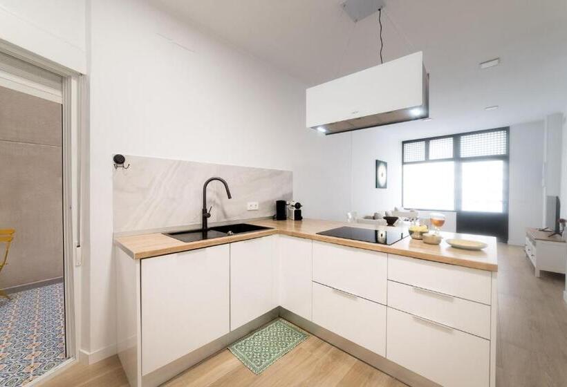 Moonkey   Apto. Albéniz, Con Acogedor Patio