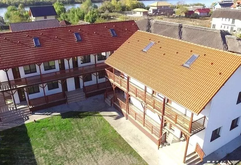 ペンション Bobocel Villa