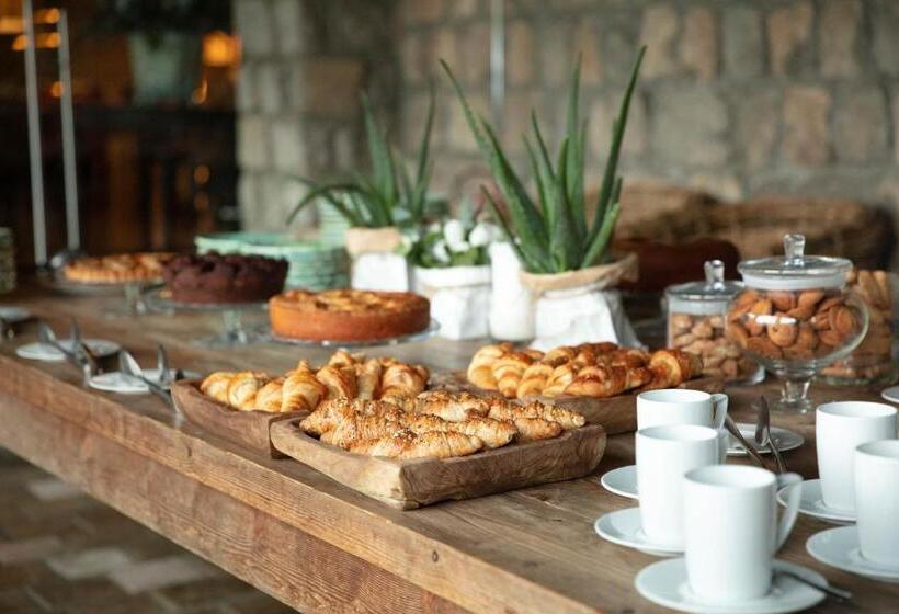 Aquapetra Resort & Spa