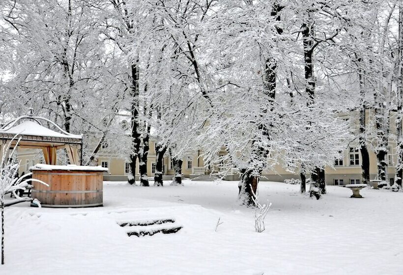 Hotel Dwor Sierakow
