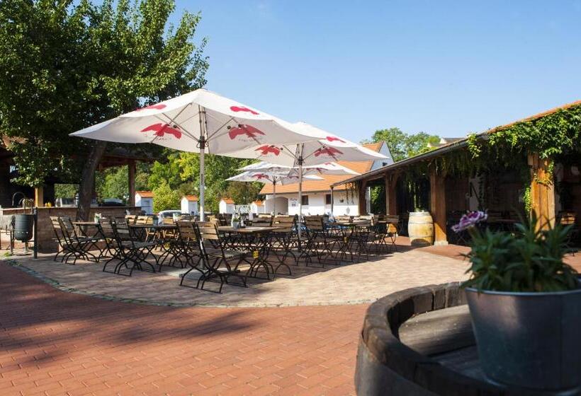 Отель Galant Lednice