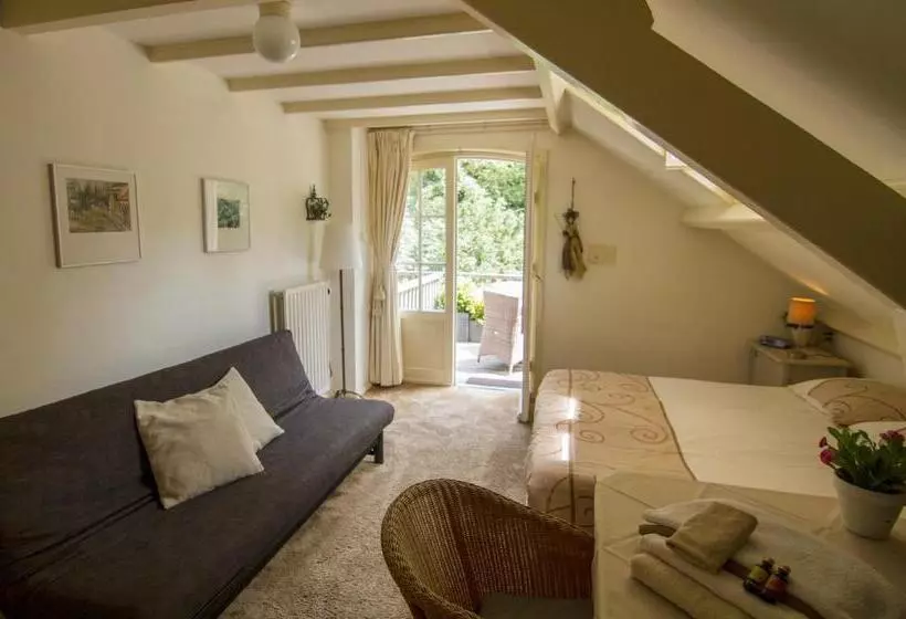 Hotelli Pension Zoom Oord