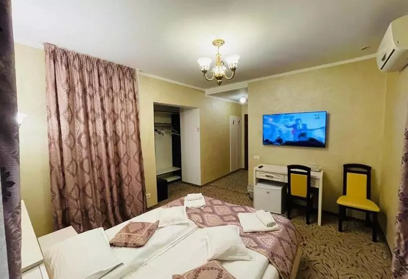 هتل Pensiunea Ianis Piatra Neamt