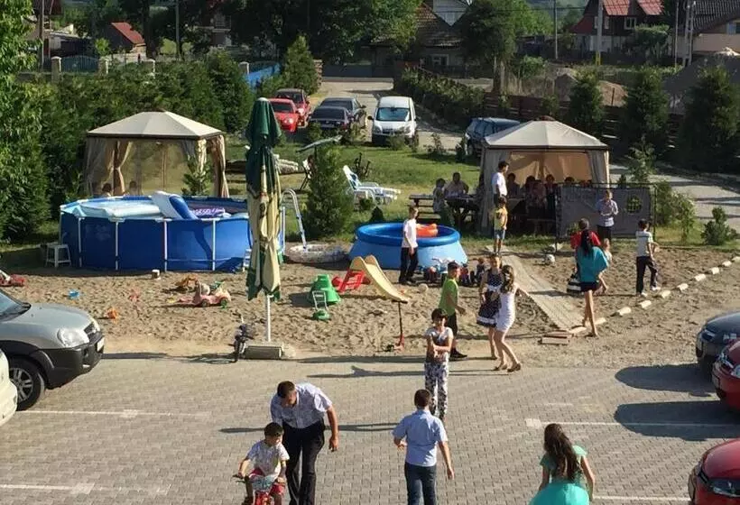 هتل Pensiunea Ianis Piatra Neamt