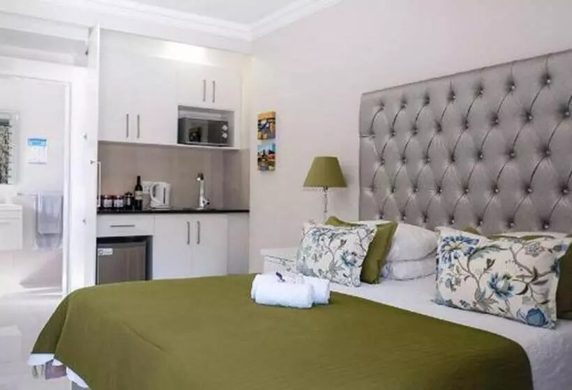 פנסיון Hilltop Guesthouse