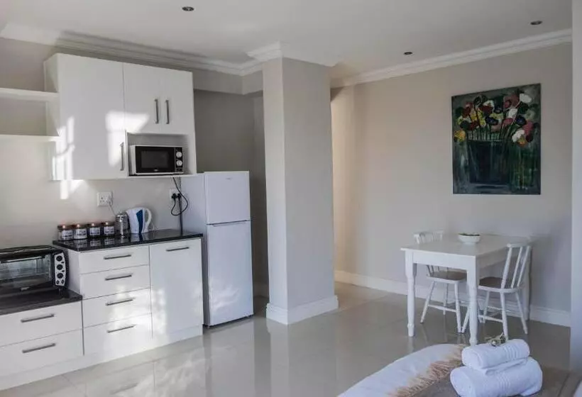 פנסיון Hilltop Guesthouse