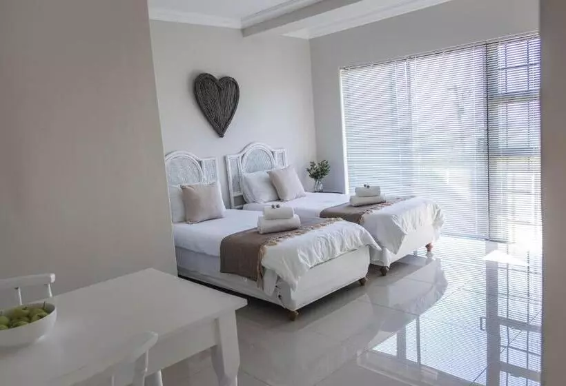 פנסיון Hilltop Guesthouse