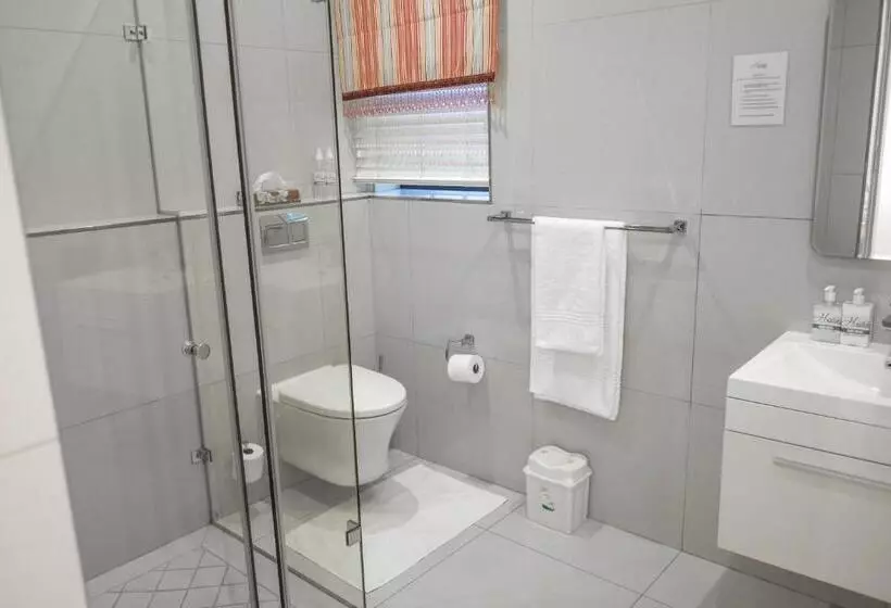 פנסיון Hilltop Guesthouse