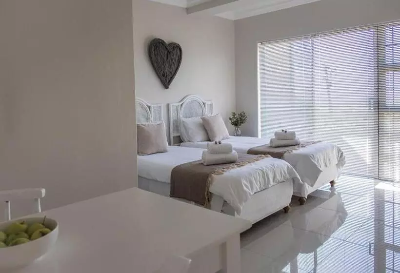 פנסיון Hilltop Guesthouse