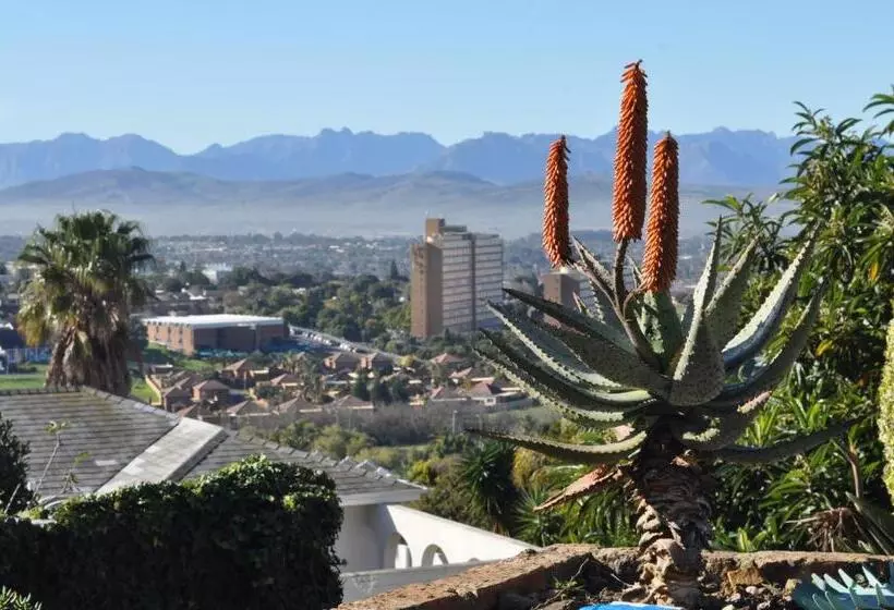 פנסיון Hilltop Guesthouse